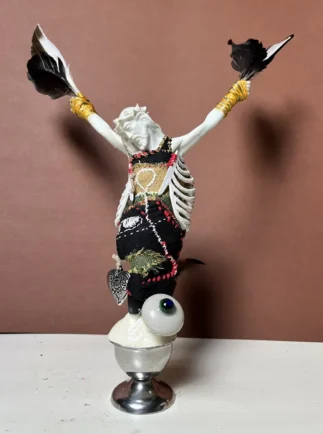 Talisman for protection - found objects, clay, fabric and feathers, approx. 35 x 14 x 14 cm Talisman object made from found objects, a crucifix and feathers. For protection of family and household